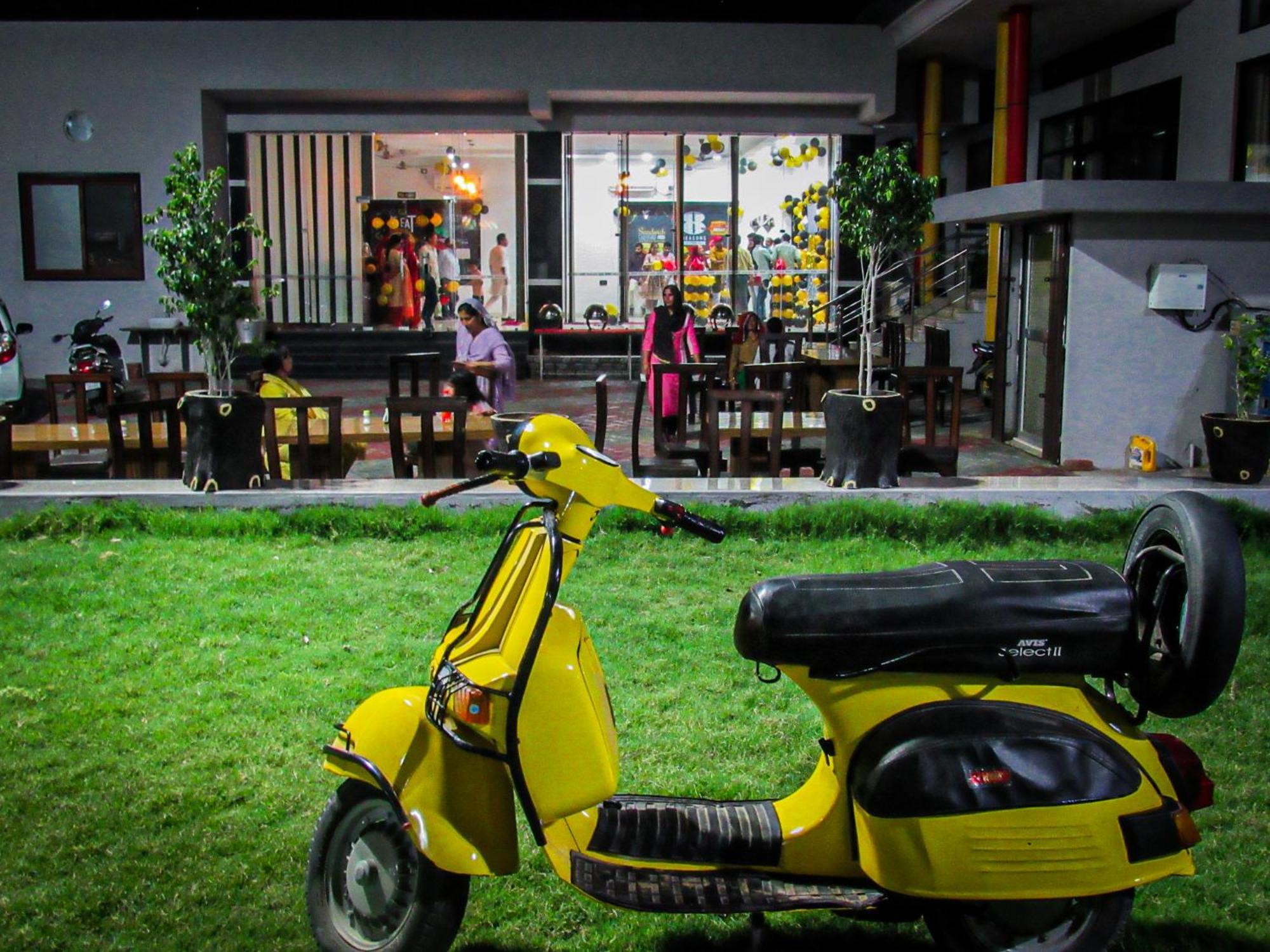 Sangam Hotel Chirawa Exterior photo
