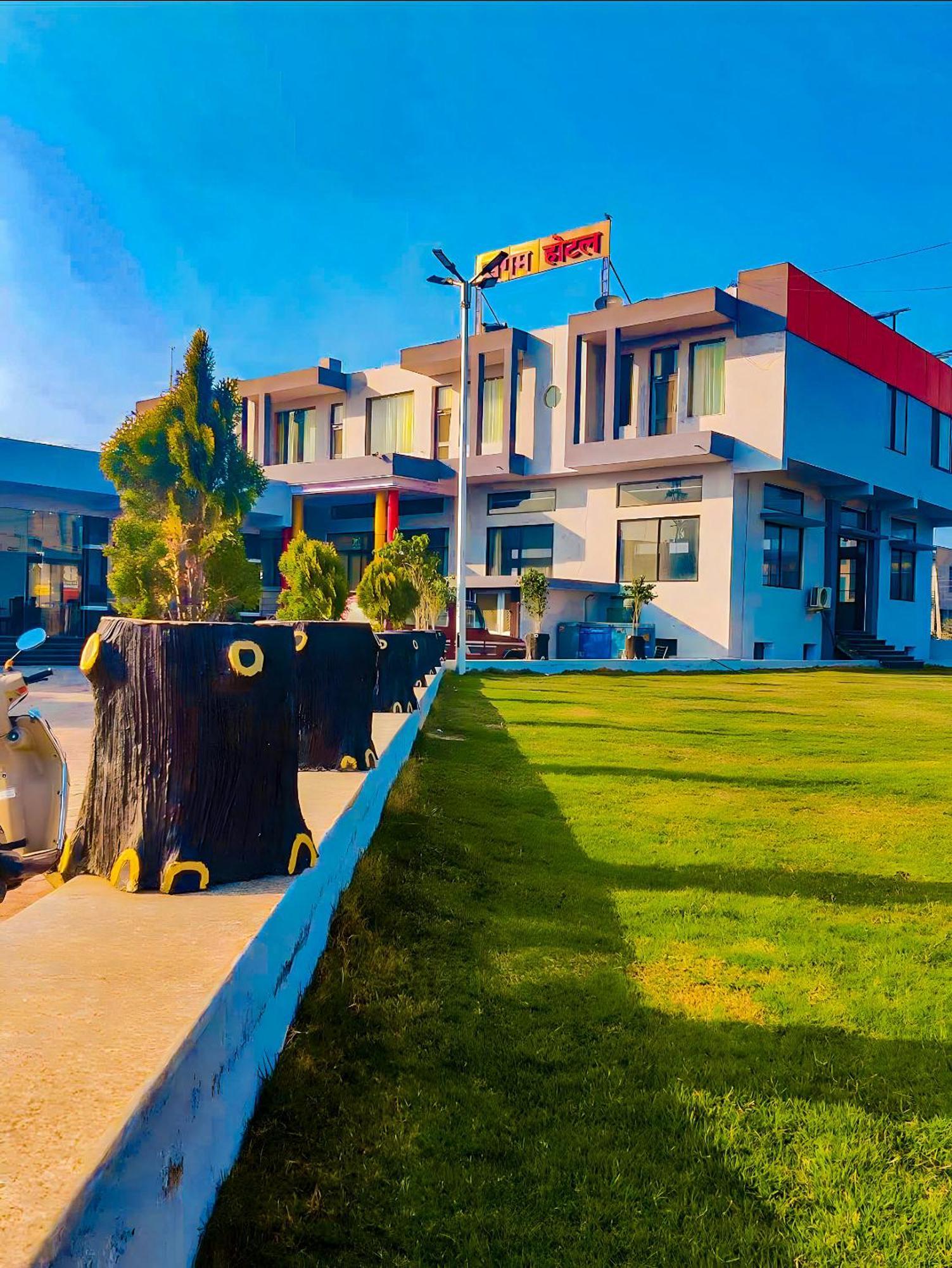 Sangam Hotel Chirawa Exterior photo
